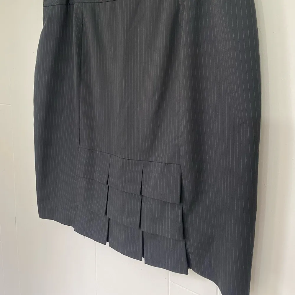 The Limited Black Pinstripe Straight Pencil Skirt ~ Pleated Detail ~ Size 14 - Image 9