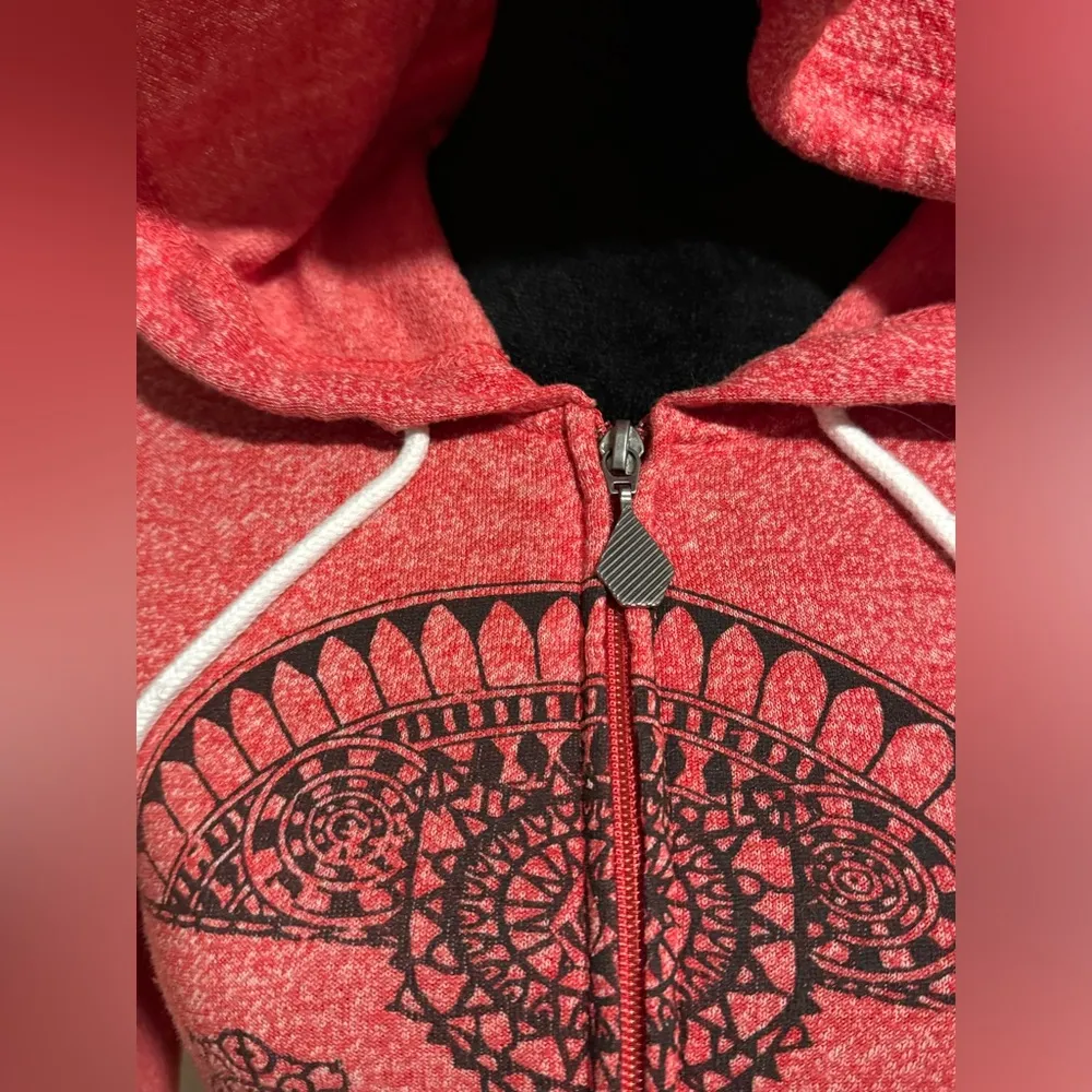 EUC Volcom Red and Black Skull Graphic Zip Up Hoodie size XS - Image 5