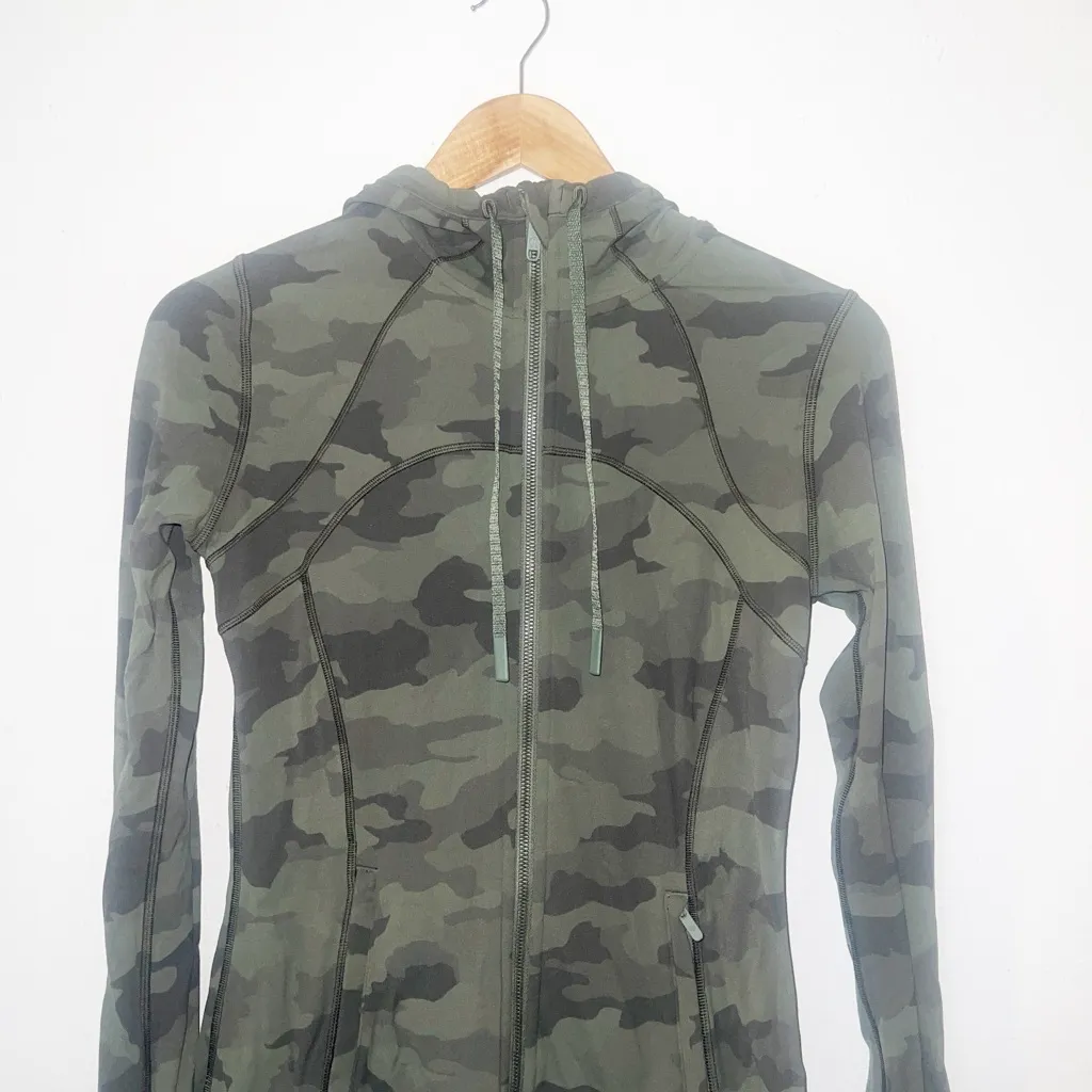 Lululemon hooded define green camo fitted drawstring Thumbhole full zip jacket - Image 3