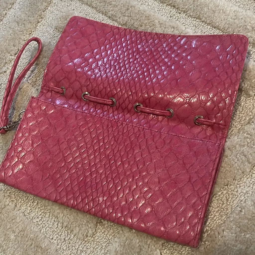 Jessica Simpson snakeskin embossed wristlet pink wallet croc reptile - Image 4