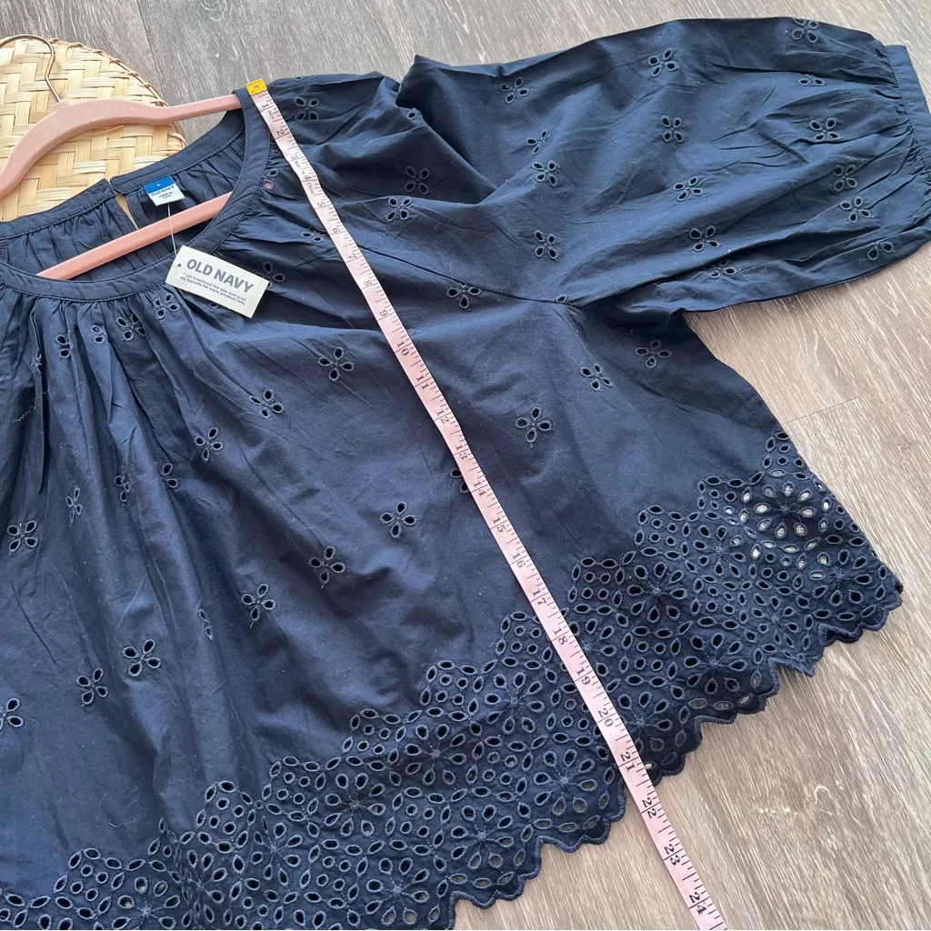 NWT old navy‎ perforated navy blue crop blouse - Image 5