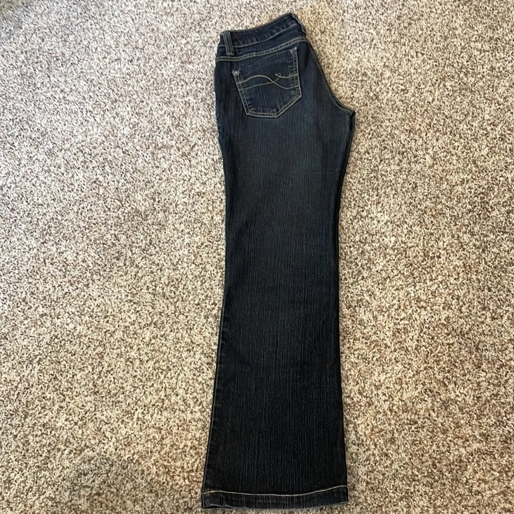 DKNY SOHO bootcut jean Womens 28x29 in greyish black wash - Image 6