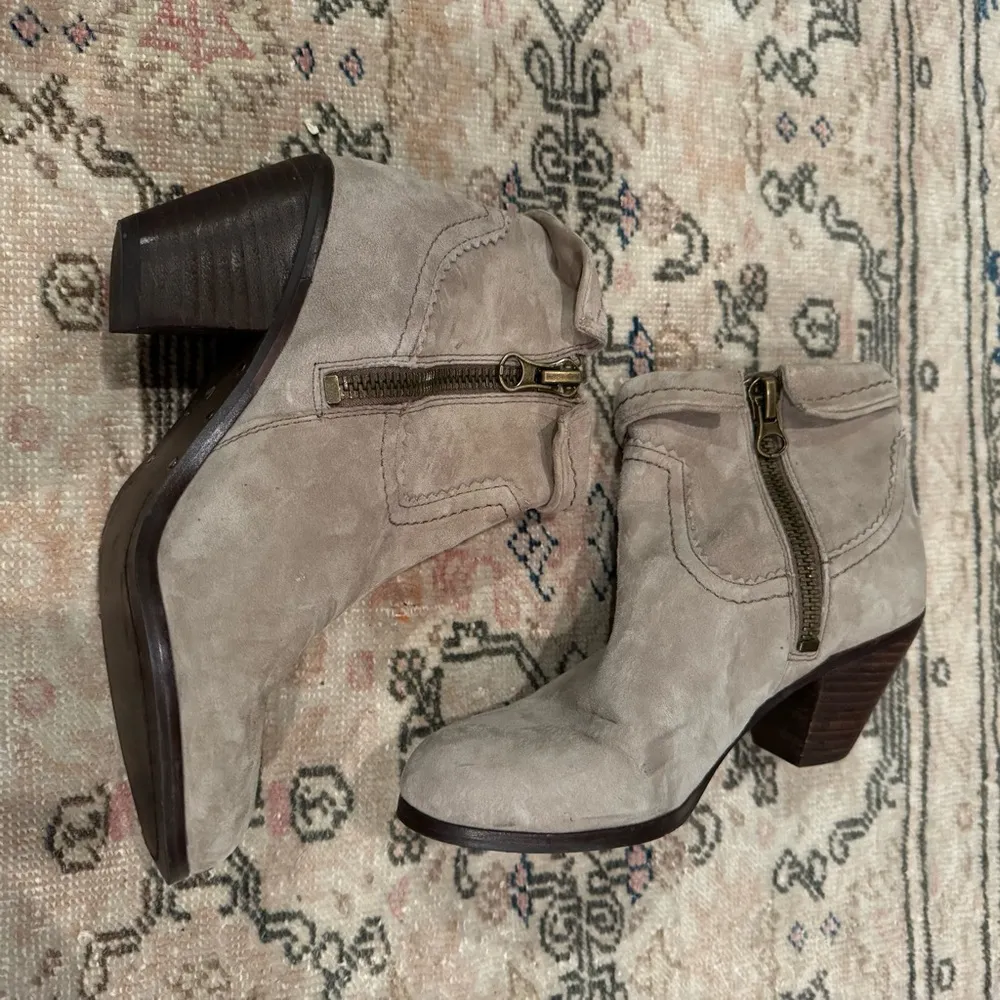 Sam Edelman Louie Fringe Booties in suede in gray taupe | Size 6.5 - Image 3
