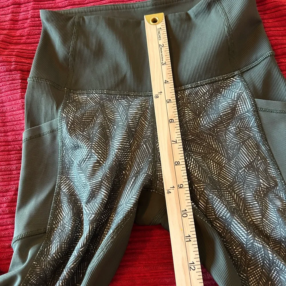 Lululemon Olive Green Leaf Print Leggings. Size 4. - Image 5
