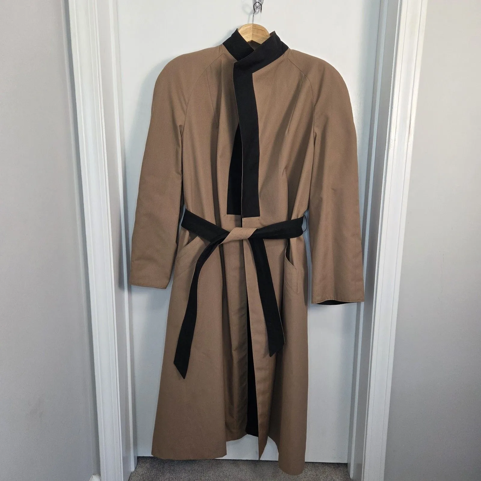 Etienne Aigner Trench Coat Womens 14 Black Tan Belted Reversible Classic Vintage - Image 3
