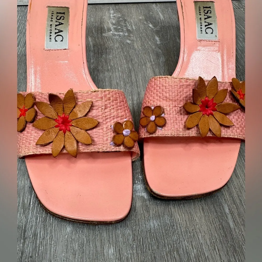 Isaac Mizrahi Floral Appliqué Spring Wicker Weave Pink Peach Sandals Size 6 - Image 2
