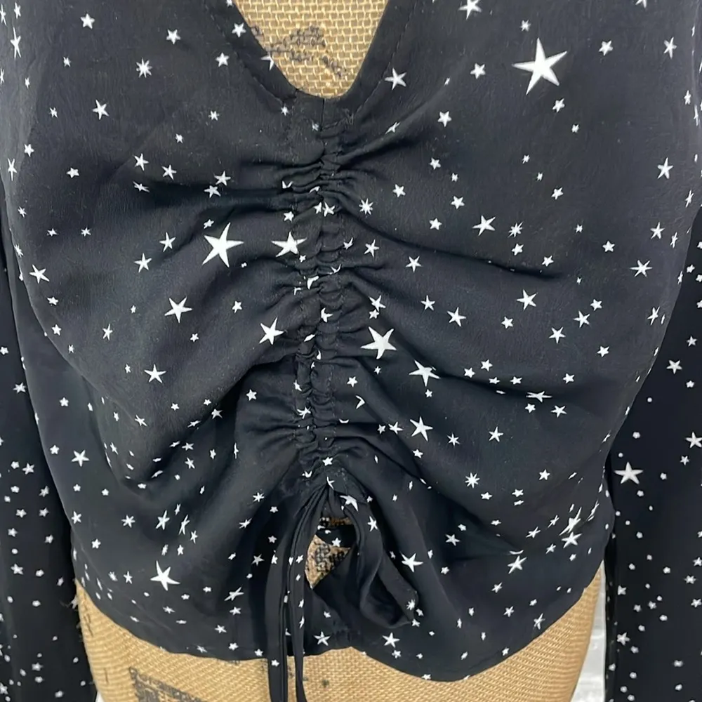 Le Lis Star Print Ruched Blouse - Image 2