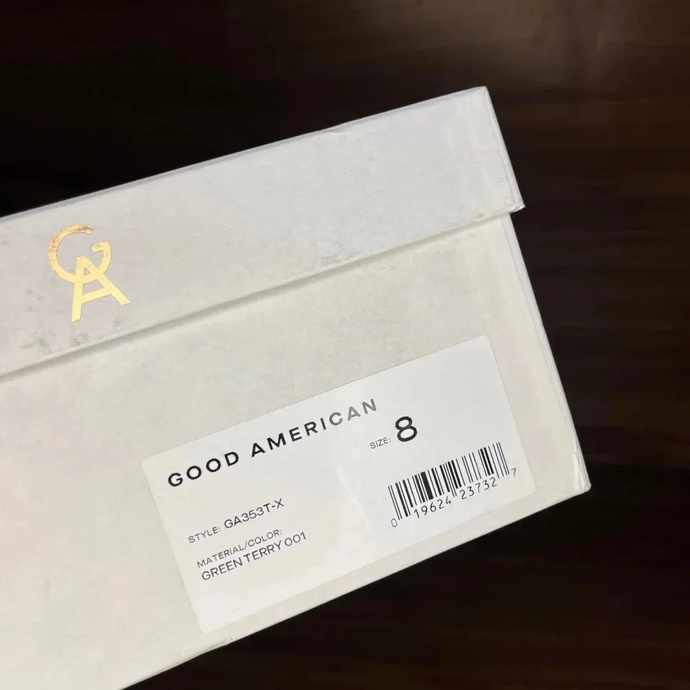 Good American Green Kitten Heel
Women’s 8

Kickstand Mule High Terry Cloth - Image 5