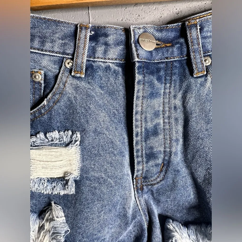 superdown  Revolve Button Fly Jean Shorts size 26 - Image 5