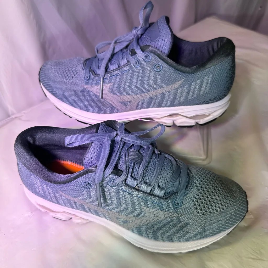 Mizuno Women's Light Blue Athletic Shoes - Image 5