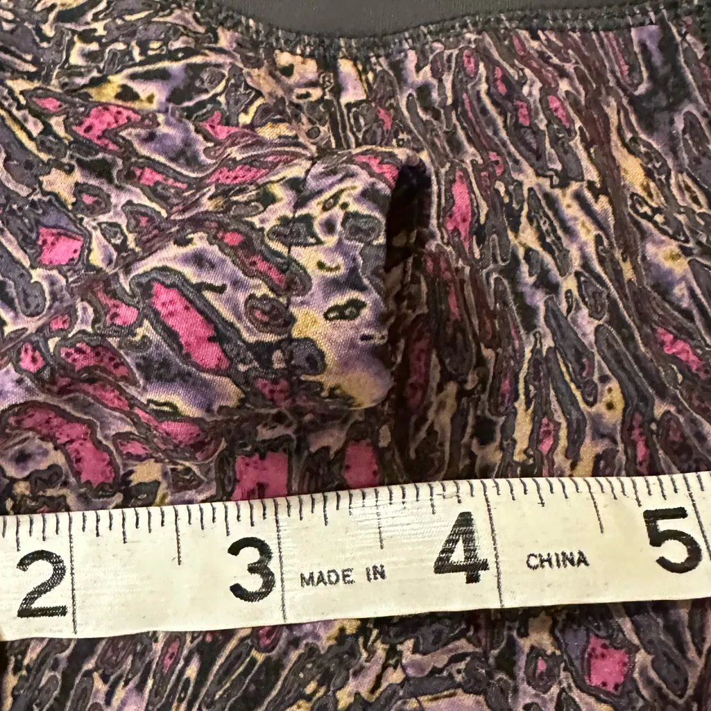 Lululemon  Speed Up Mid-Rise Short 4" Topography Multi Graphite Grey W7AVOT Sz 4 - Image 7