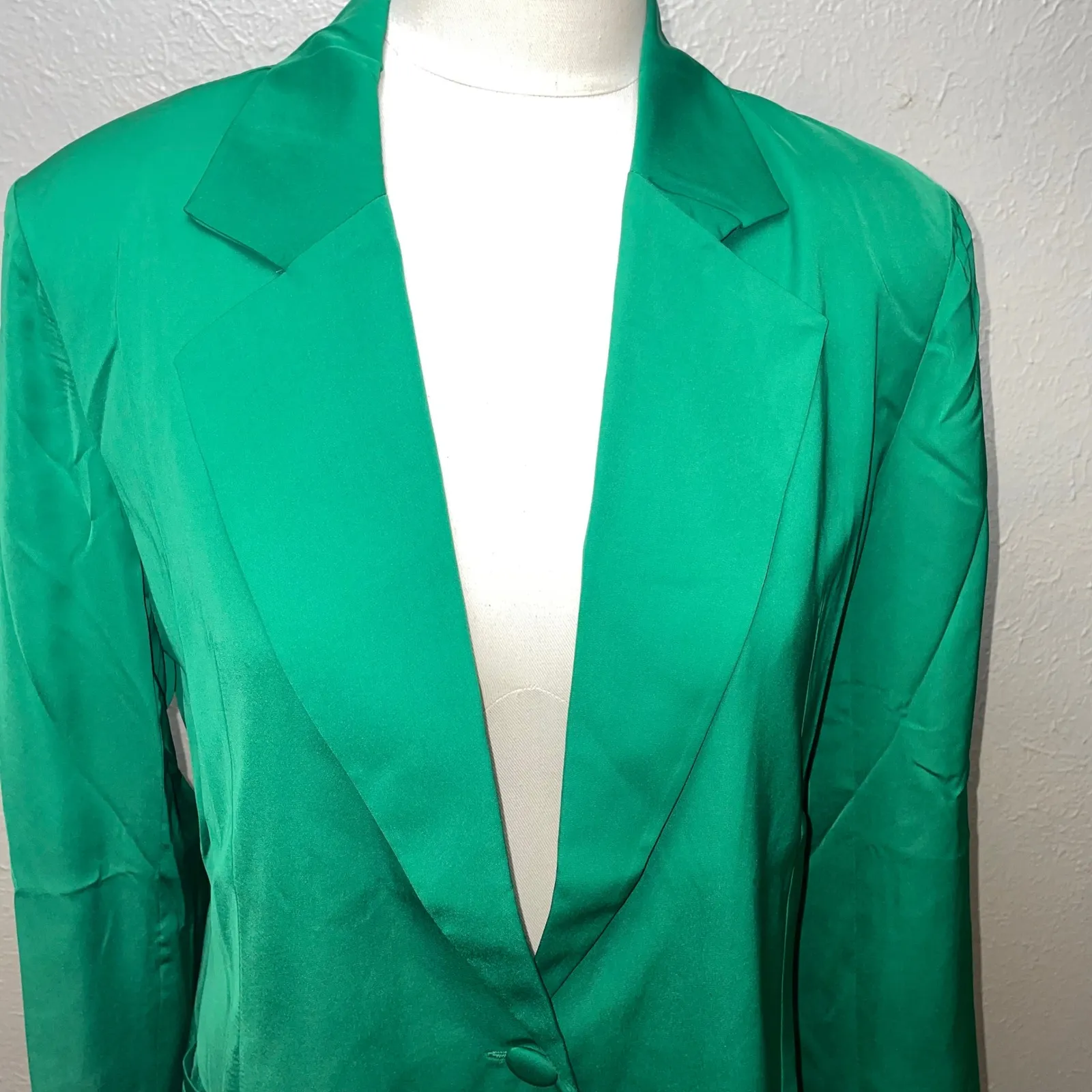 Spring + Mercer Emerald Green Satin Blazer in Large | Tailored One Button - Image 4