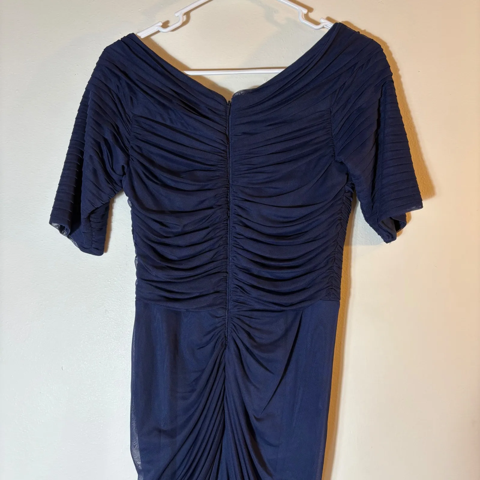 Tadashi Shoji Asymmetric Ruched Sleeve Gown Mesh Indigo/Navy‎ Size Small - Image 7