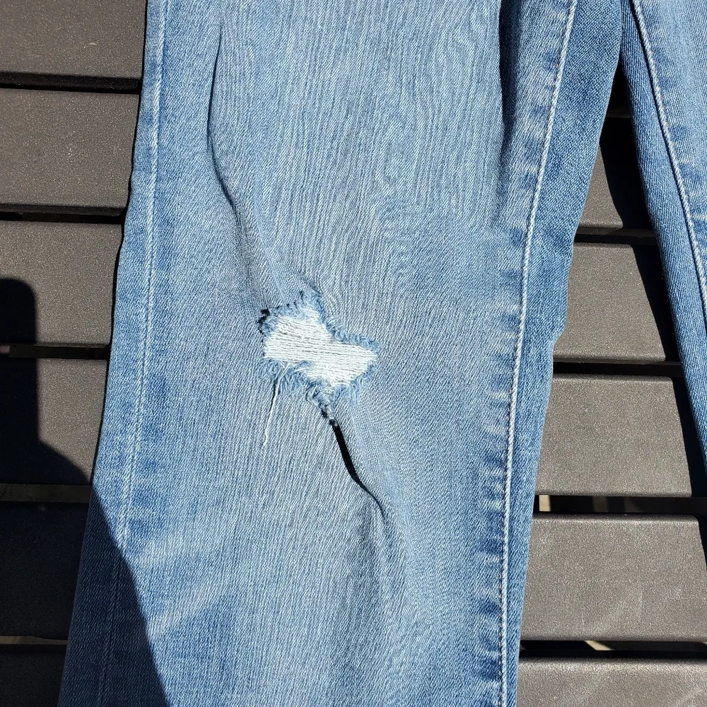 Levi's premium 724 high rise Straight jeans size 25 distressed and stret… - Image 3