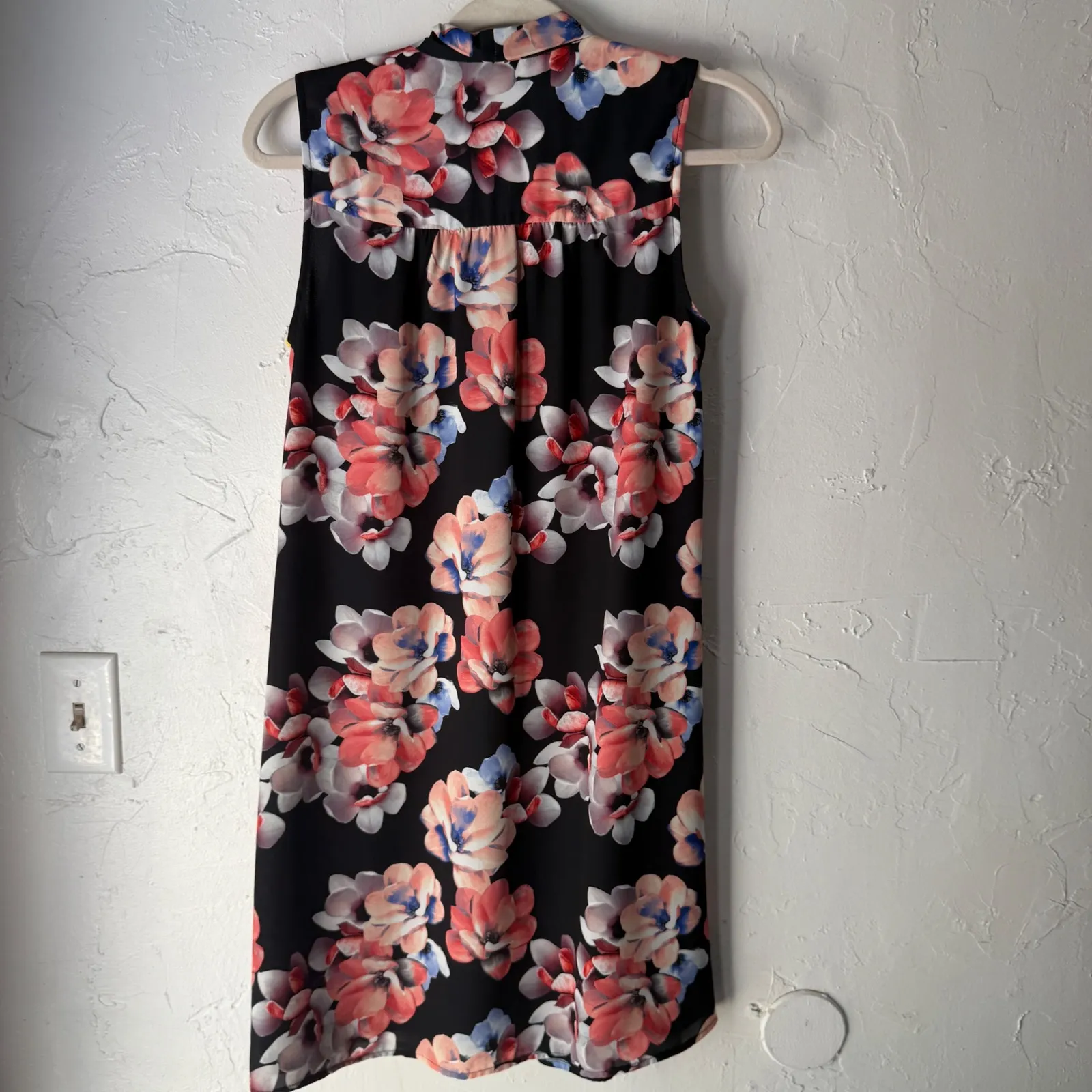 CeCe Nordstorm Black Floral Sleeveless Tie Neck Shirt Dress Size 2 Party Preppy - Image 2