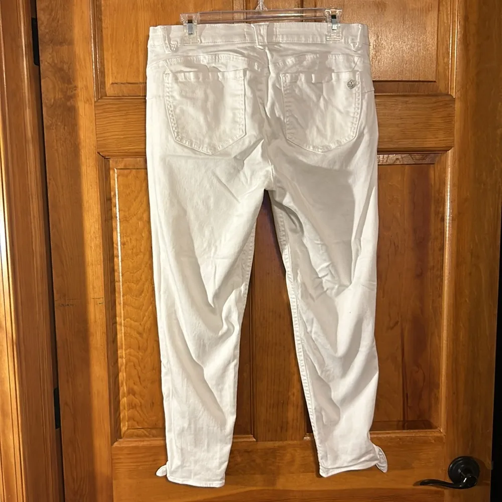 Democracy “Ab” solution White Jeans W/Bow at bottom Size 12-EUC - Image 4