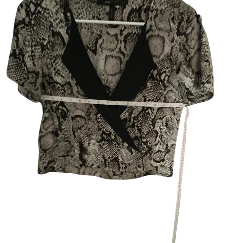 BCBGMaxAzria Black and White Snakeskin Blouse - Image 6