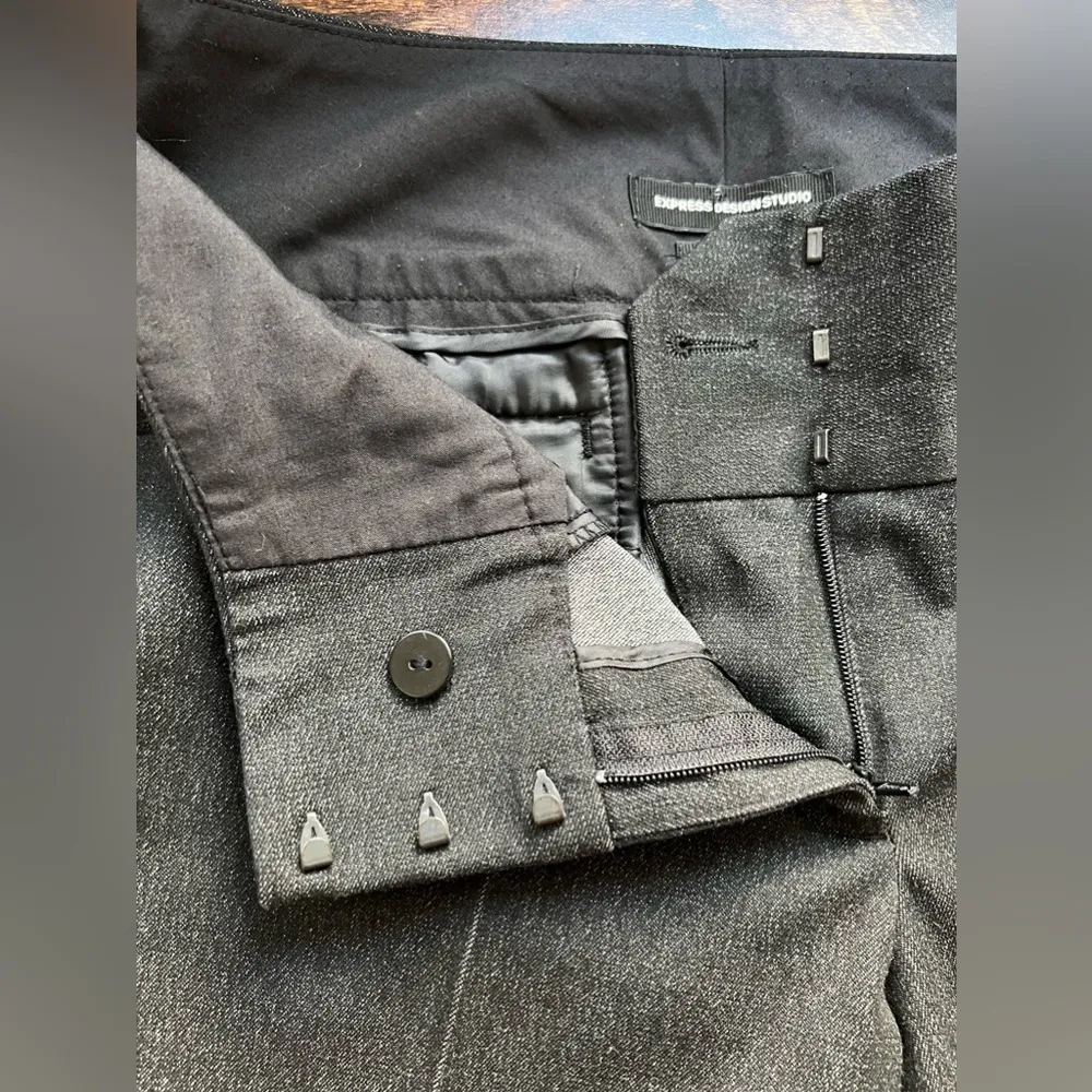 Express | ladies editor pants. Size: 4L. - Image 4