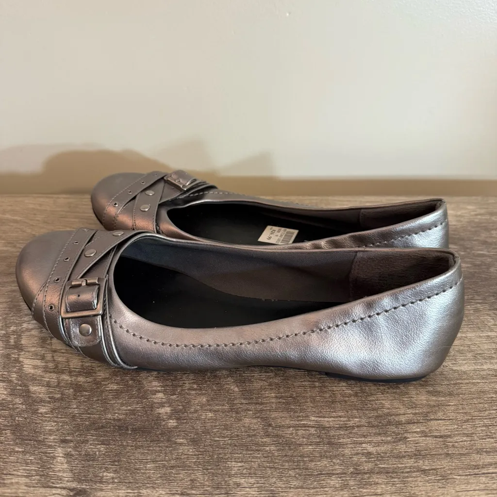 American Eagle Metallic Slip On Flats Shoes Women’s Size 9 Buckle Detail - Image 3
