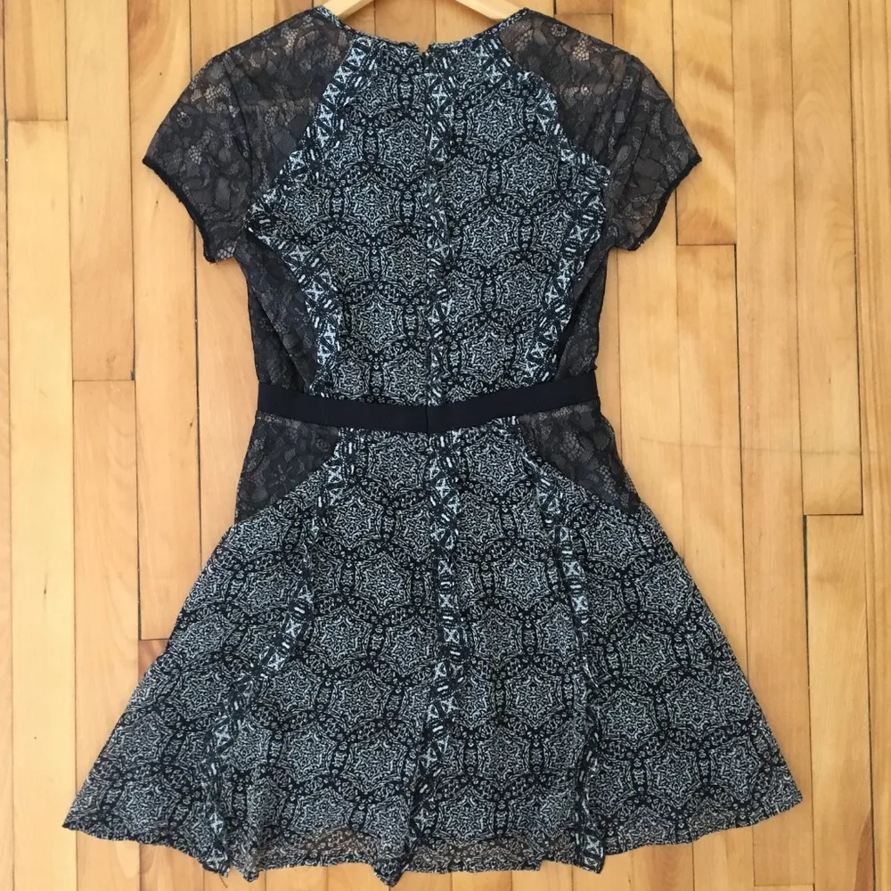 BCBGMaxAzria Stephanie Lace Printed Dress in Blue, Grey, Black Size 0 - Image 6