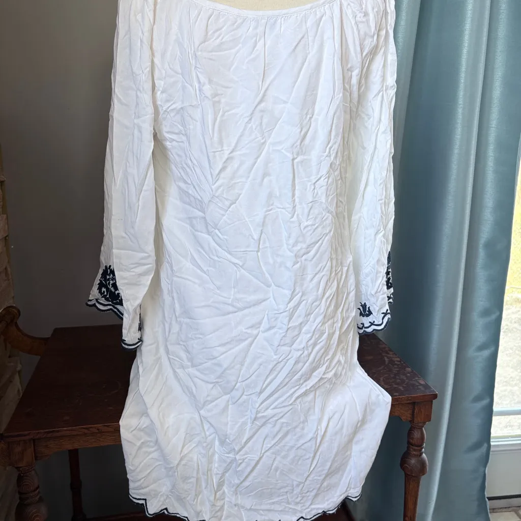 Chic Connection White and navy Embroidered slip Dress - Image 3