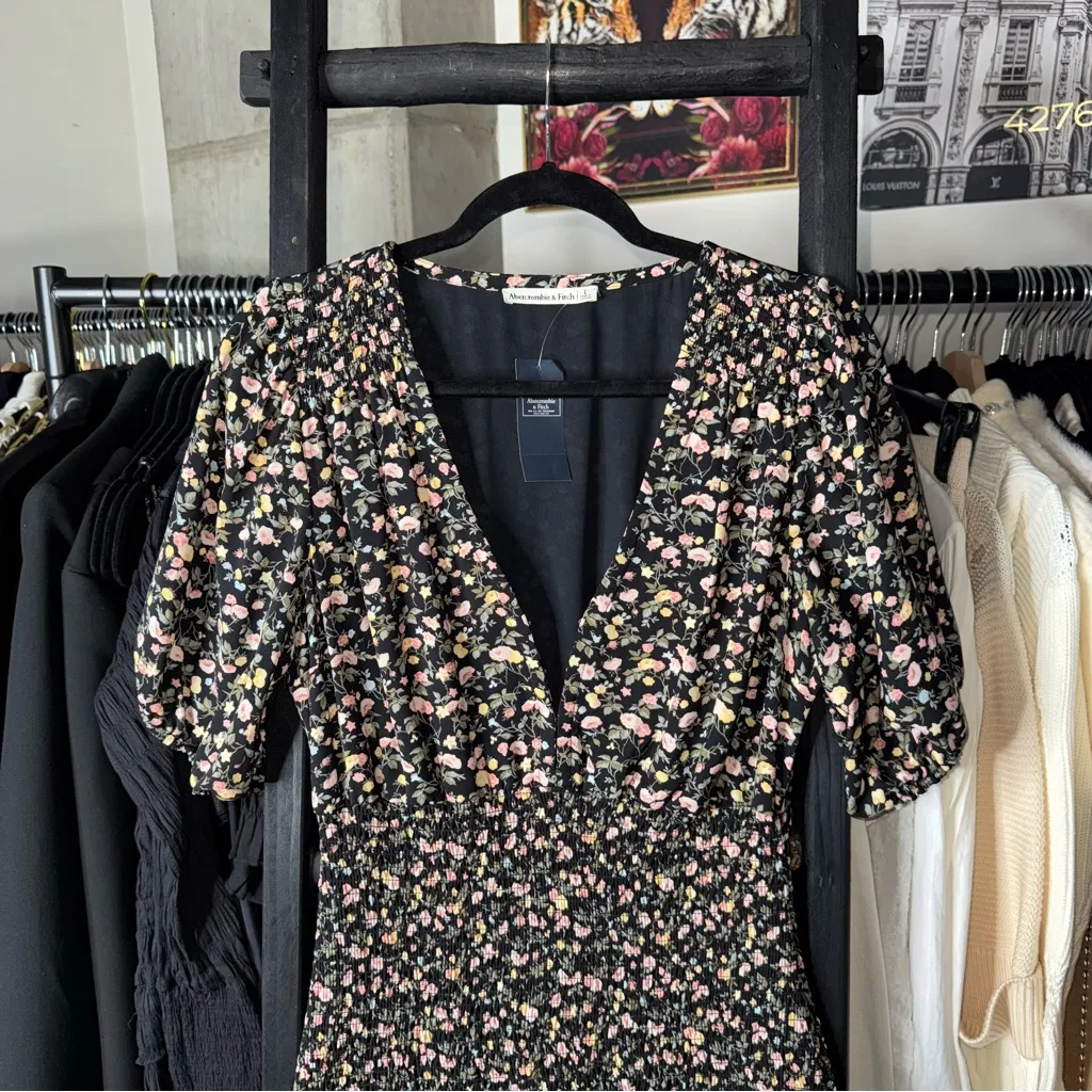 Abercrombie & Fitch Large Floral Smocked Waist Mini Dress Black Multi NWT $110 - Image 2