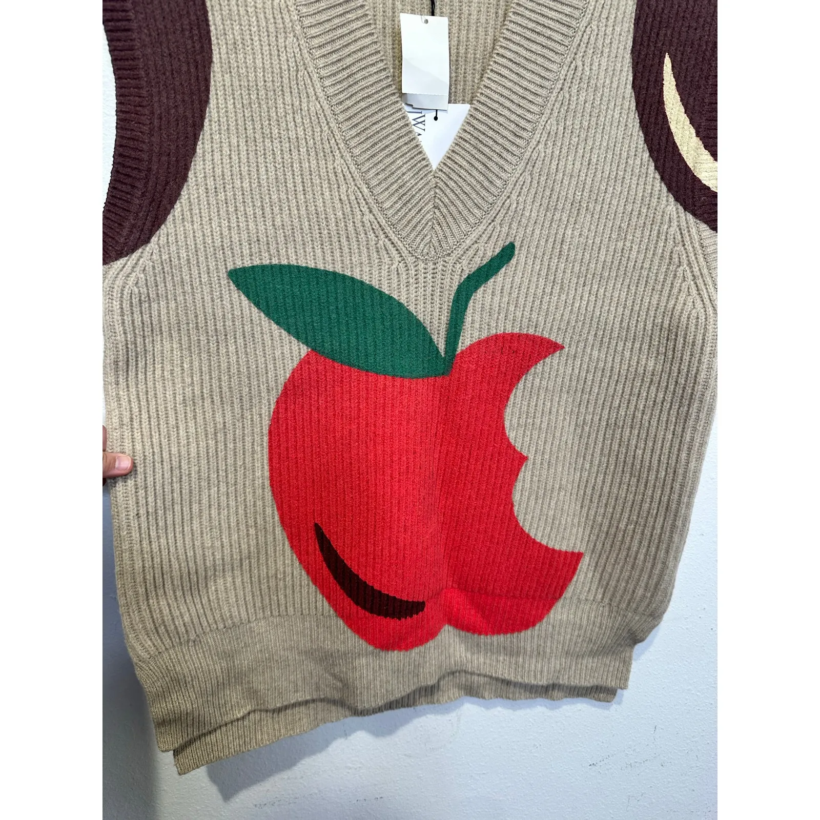 JW ANDERSON Beige Red Apple Rib Knit 100% Wool V - Image 6