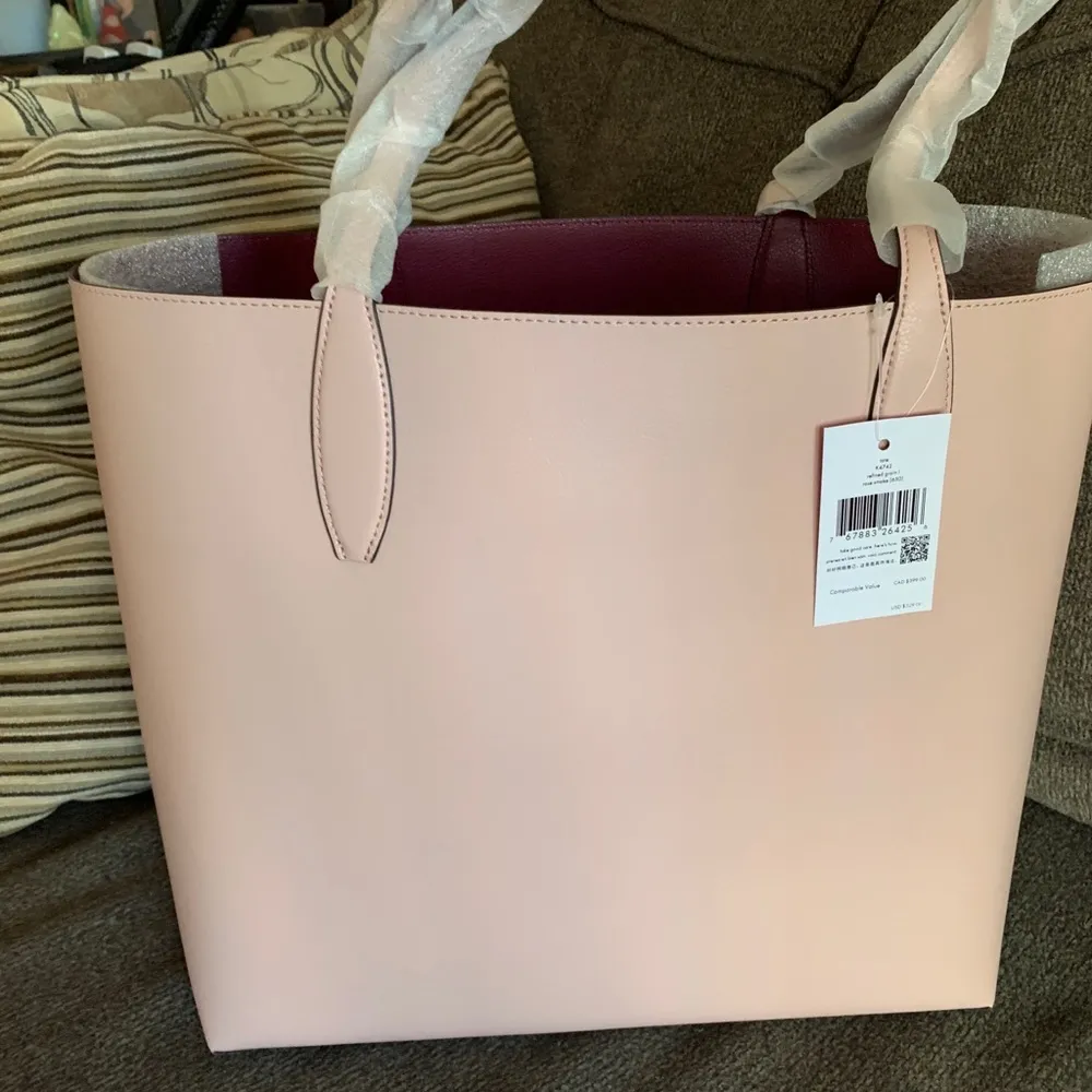 Authentic KATE SPADE Reversible leather tote & wristlet - Image 16