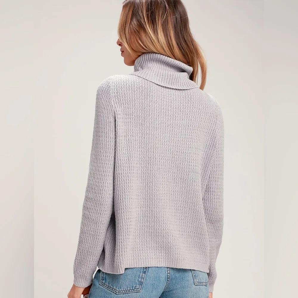 Lulus Cromwell Light Grey Waffle Knit Cozy Turtleneck Sweater Women's Size Small - Image 3