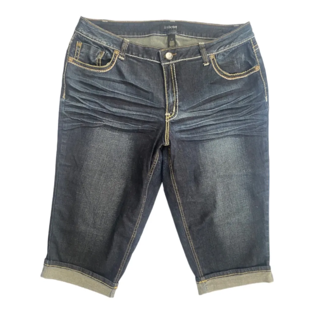 Lane‎ Bryant Plus Size Denim Embroidered Pockets Capri Jeans
Size 20 - Image 3