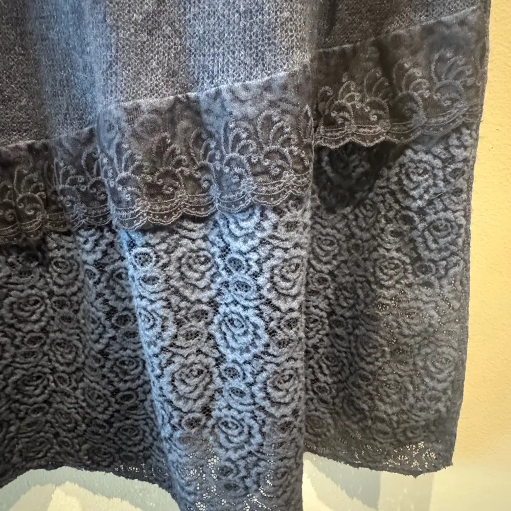 Gorgeous wool blend tiered maxi skirt with floral lace accents size medium Blue - Image 3