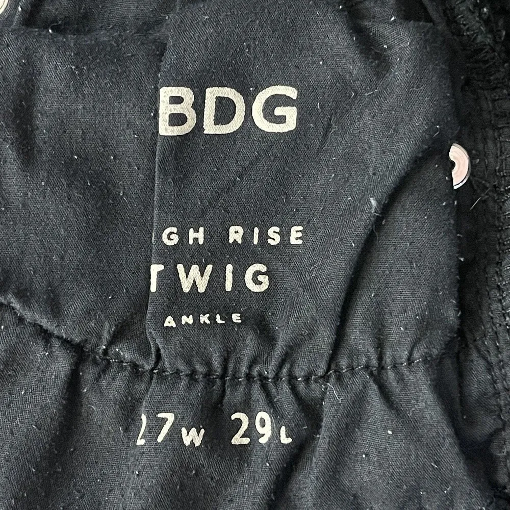 BDG SZ 27W 29L High-Rise Twig Ankle Jeans Stretch Pockets Distressed Black Wash - Image 11