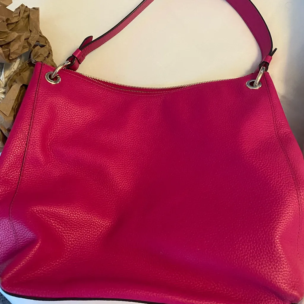 Gorgeous color on this brand new Kate Spade shoulder bag. Very roomy. - Image 3