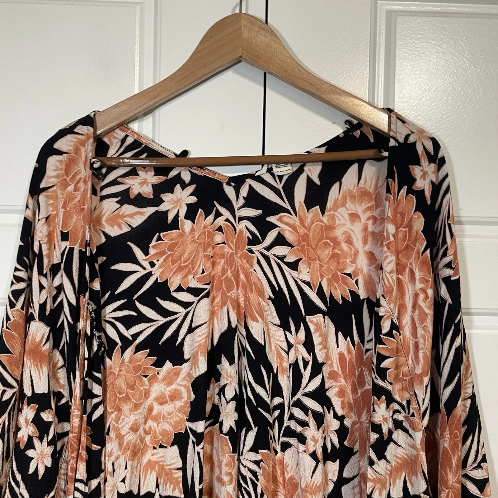 Billabong Floral Kimono Coverup Black White Bohemian Beach Tie Waist‎ Resort - Image 2