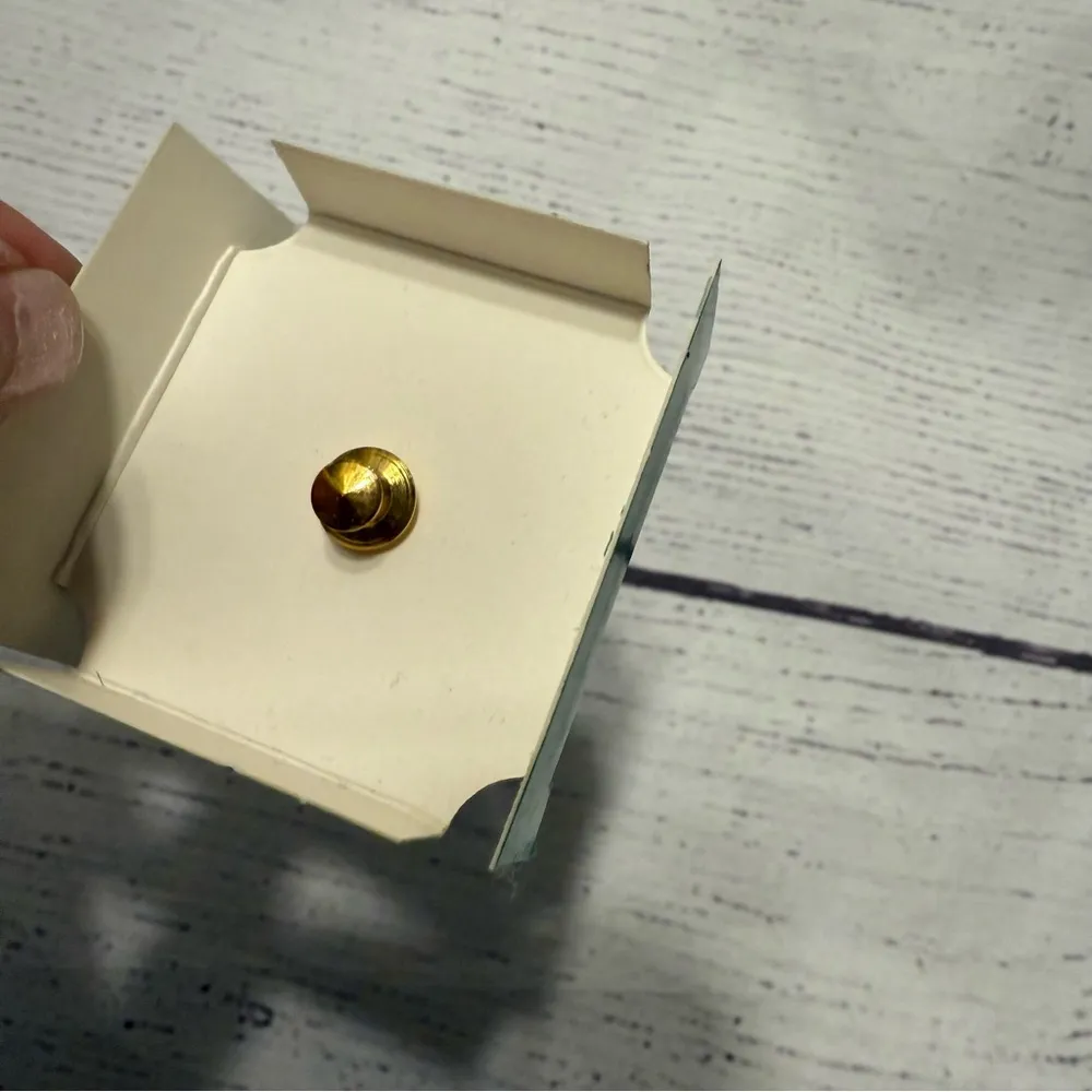 Vintage 1983 Hallmark Classic Pin Green Holiday Christmas Tree with Star - Image 7