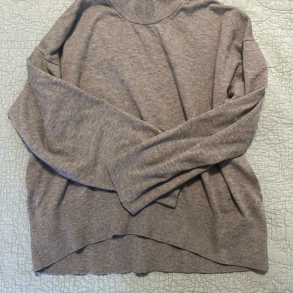 Gray sweater Size L - Image 4