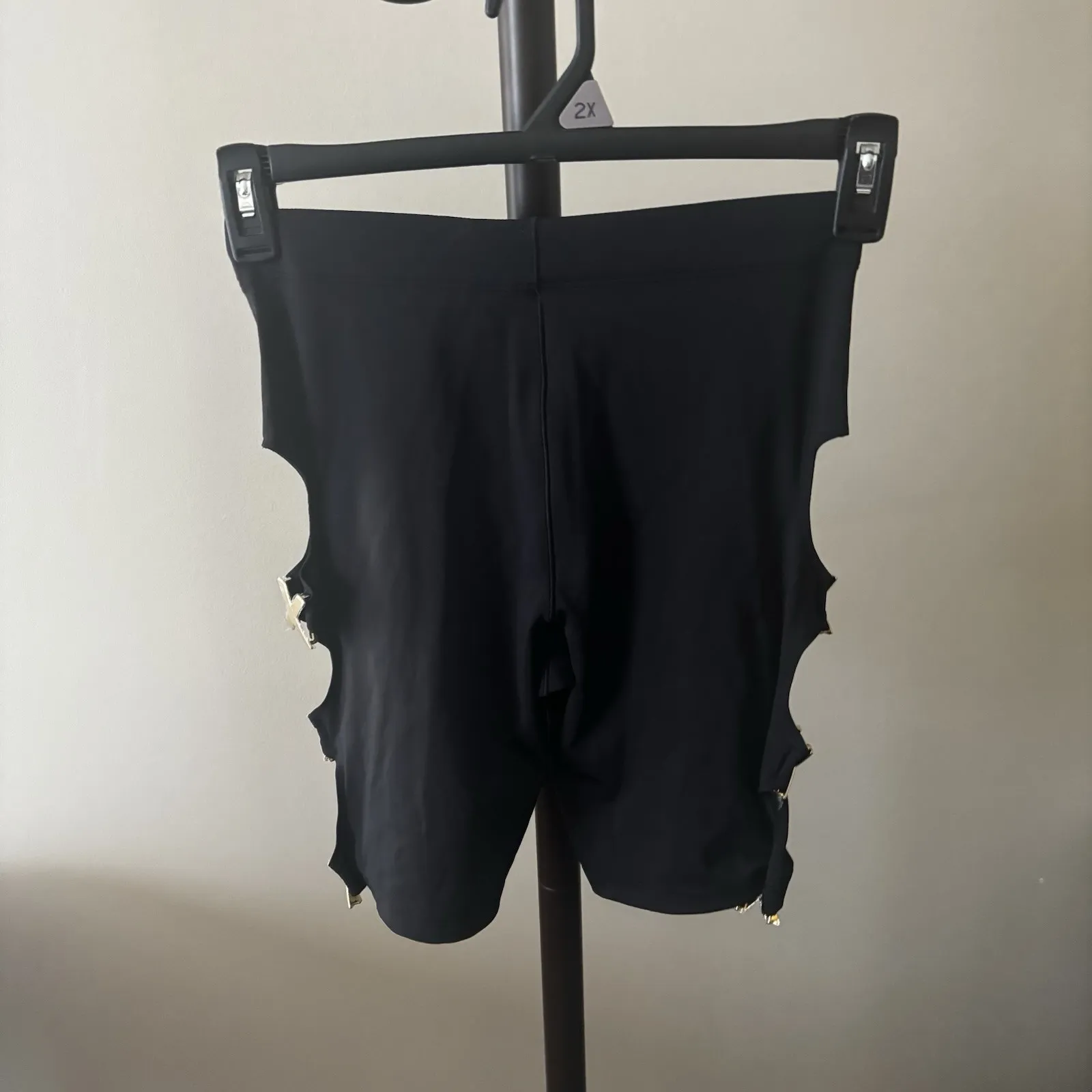 NWT Savage X Fenty Women's Biker Shorts High Rise Gold X Cut Out Medium Black Size 8 - Image 4