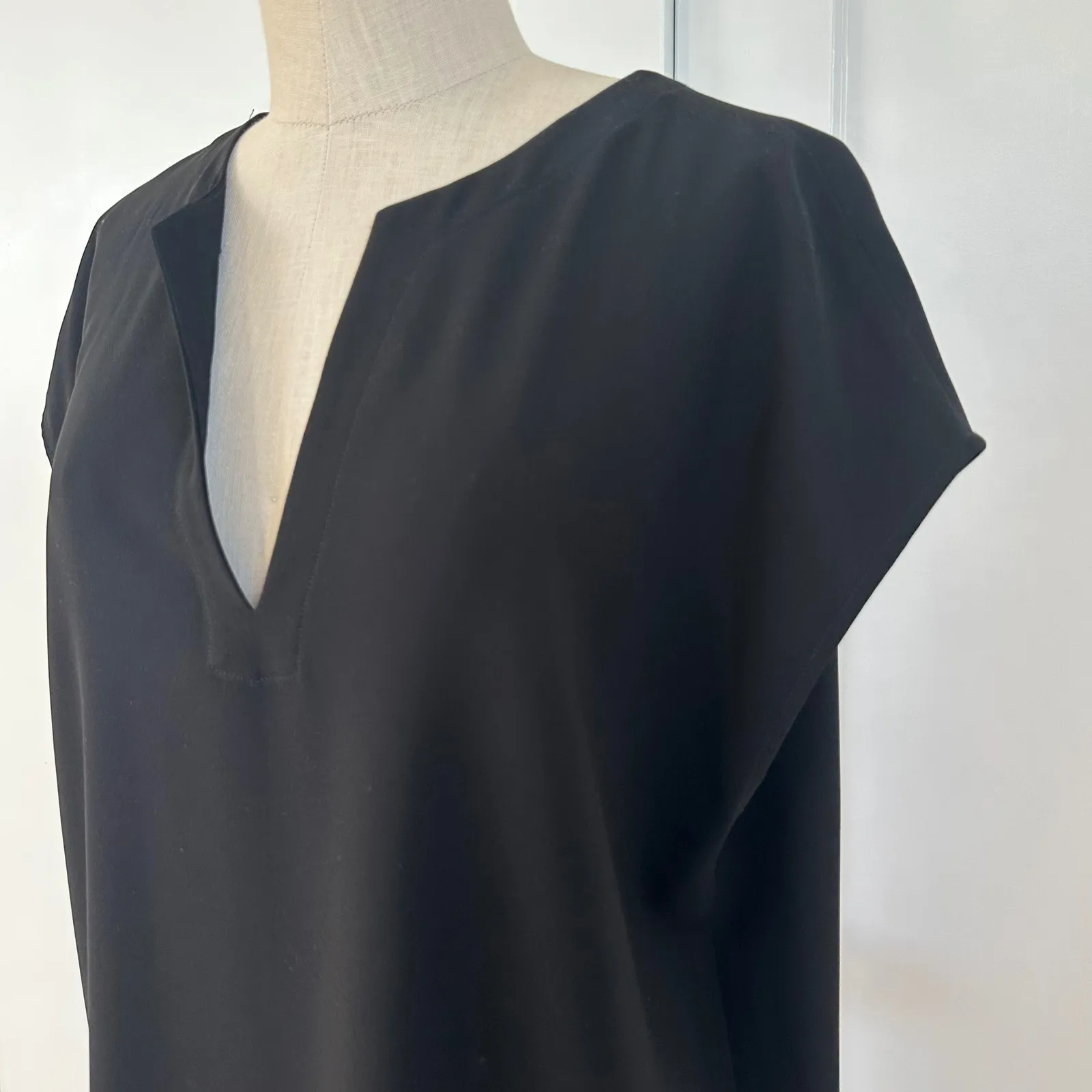 Theory Saturnina Split-Neck Shift Dress Midi Dress‎ V Classic Large Black Career - Image 7