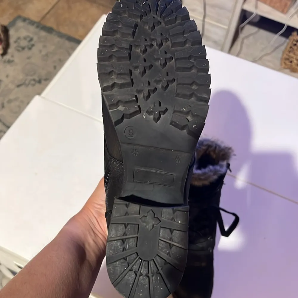 Comfort Women SZ 9 Faux Fur Lined Ankle Booties Black Block Heeled - Image 8