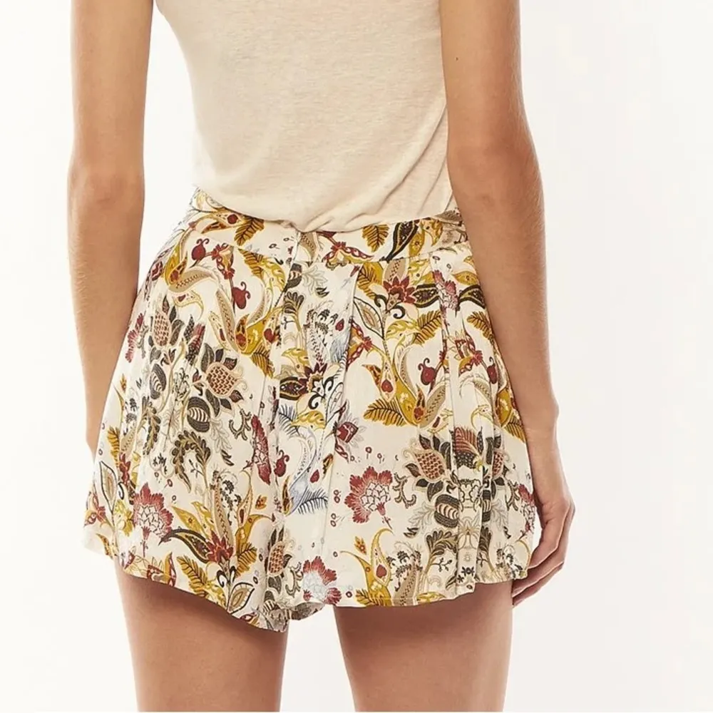 NWT AMUSE SOCIETY MOLLUE SHORTS - Image 5