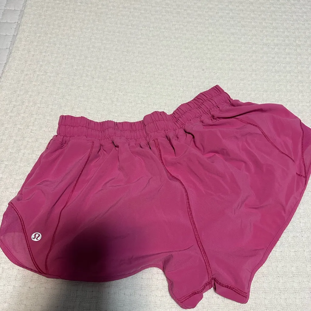 lululemon low rise 2.5 size 8 - Image 2