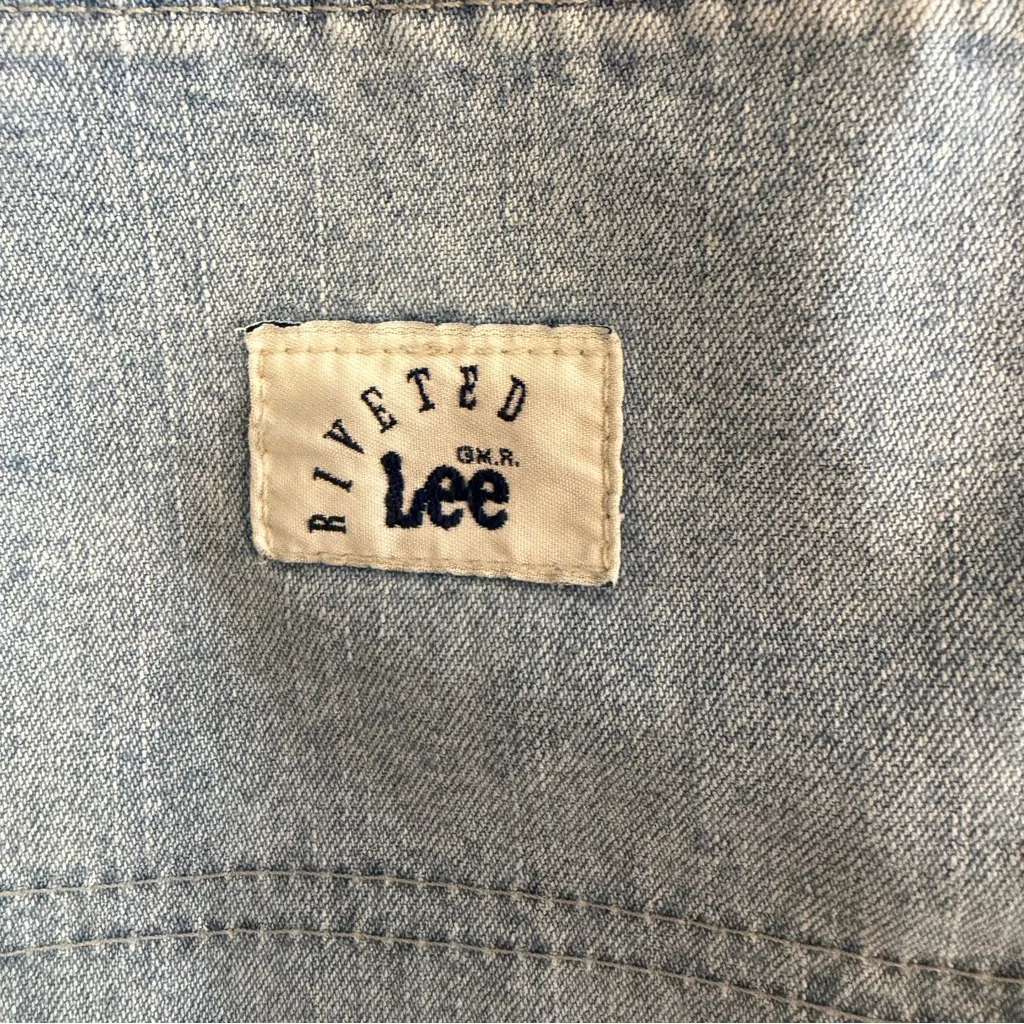 Lee riveted vintage cargo denim shorts size 14 - Image 4