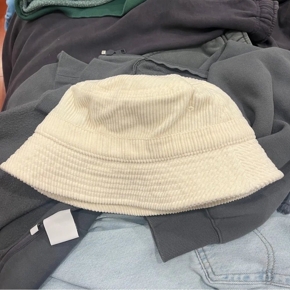 UO bucket hat - Image 3