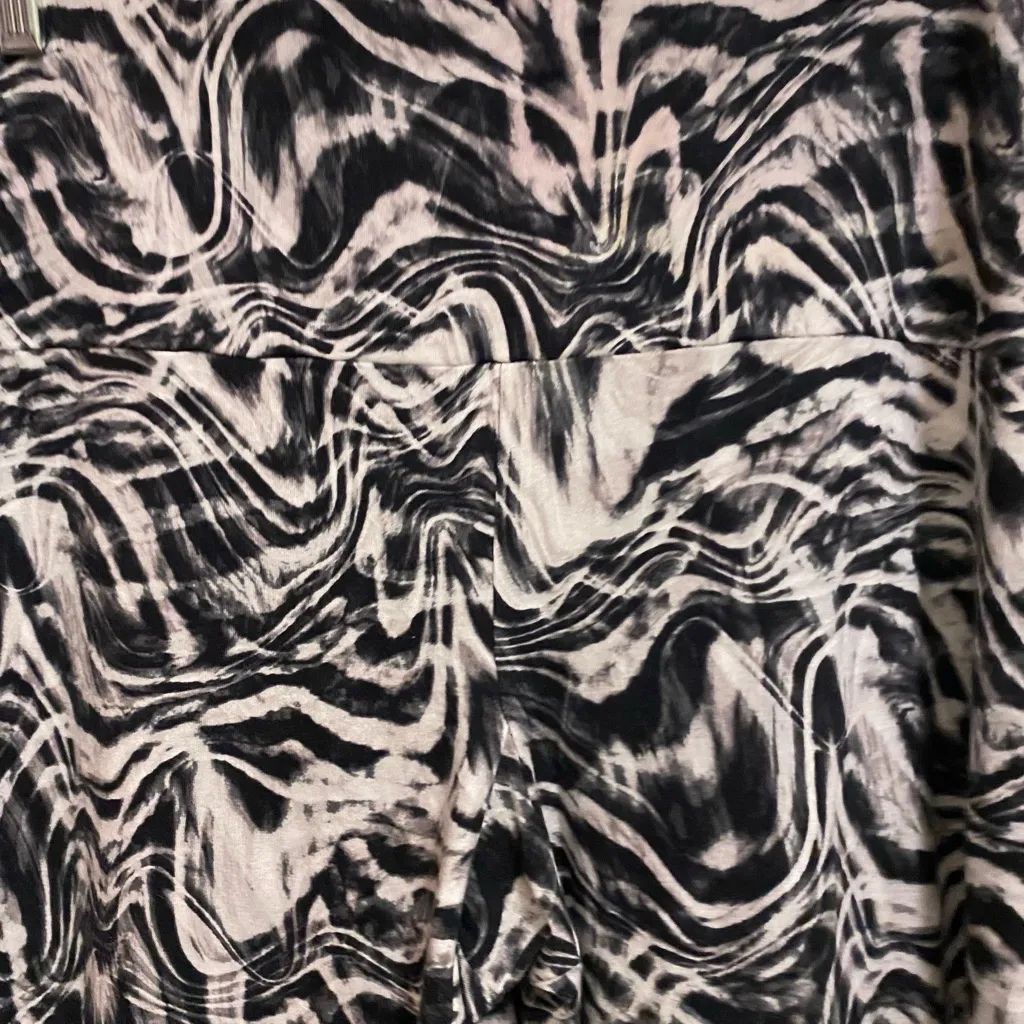 Terra & Sky Womens Leggings 1X XL 16W 18W Black & White Swirl Pattern - Image 2