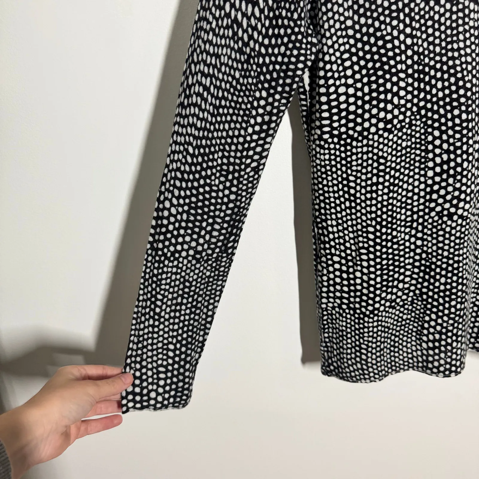 Kokun Top Women M Black White Abstract Print Bamboo Cashmere Quite Luxury Casual Size M - Image 3