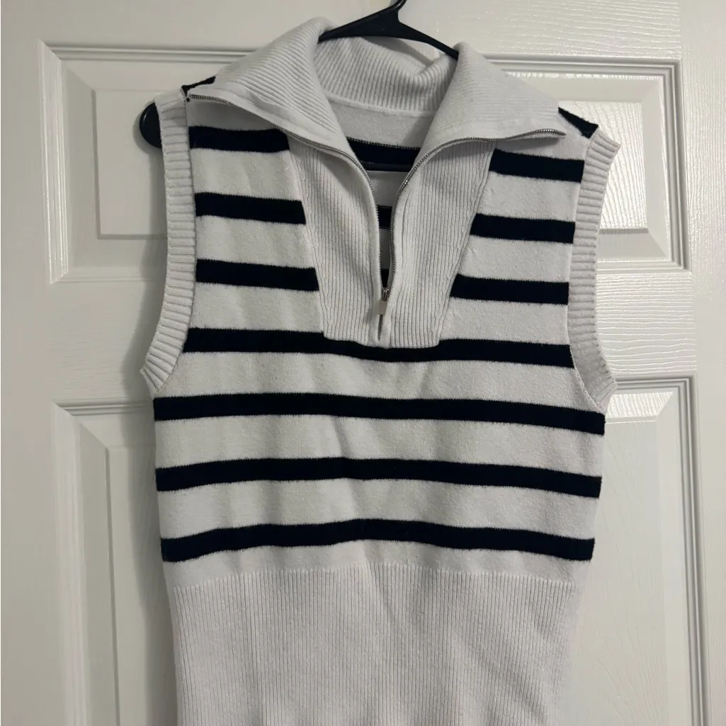White and Navy Striped Sleeveless Sweater Size M - Image 2
