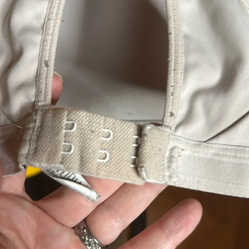 Victoria’s Secret Sport Wireless Lined Sports Bra Nude Size 38D - Image 5