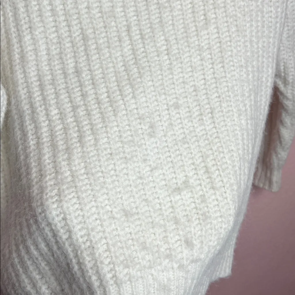 Zara Blogger Favorite White off the shoulder Sweater. Size Small - Image 4
