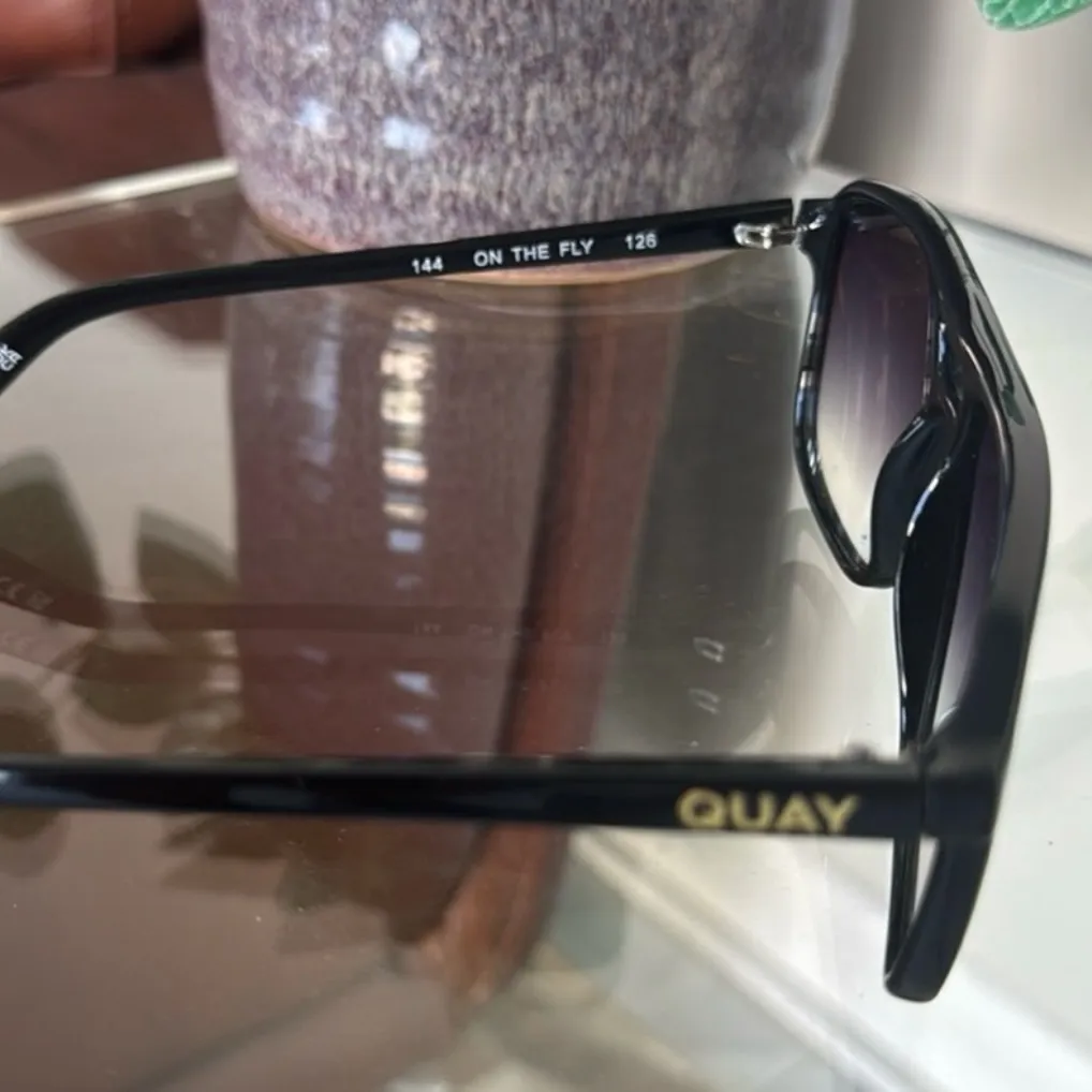 Quay Black Polarized on the fly large sunglasses new in box with cleaner cloth - Image 5