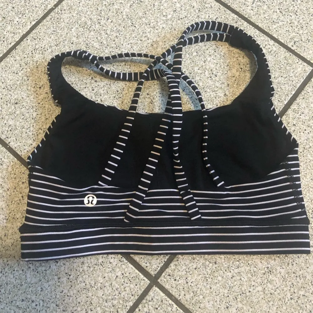 Lululemon  Athletica Energy Sports Bra in Mod Stripe Black White Size 4 Racerback - Image 6